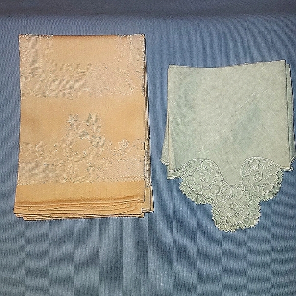 OLD table linens Bundle - Picture 2 of 7